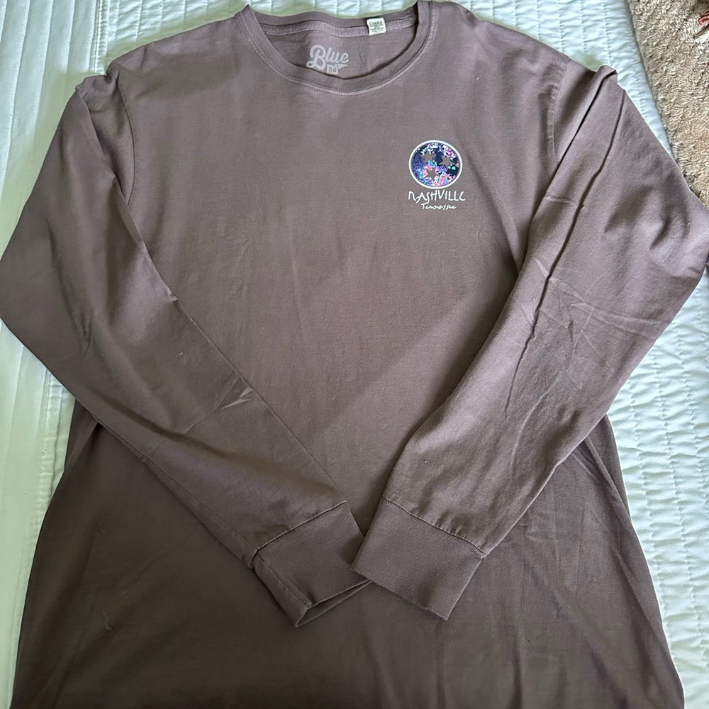 Medium Nashville Tennessee long sleeve shirt